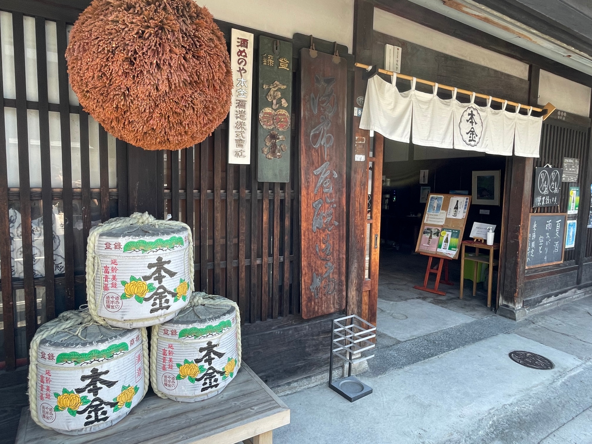 プロとして奥深いワイン選びをお手伝い。お客様がもっとワクワクする売場へ