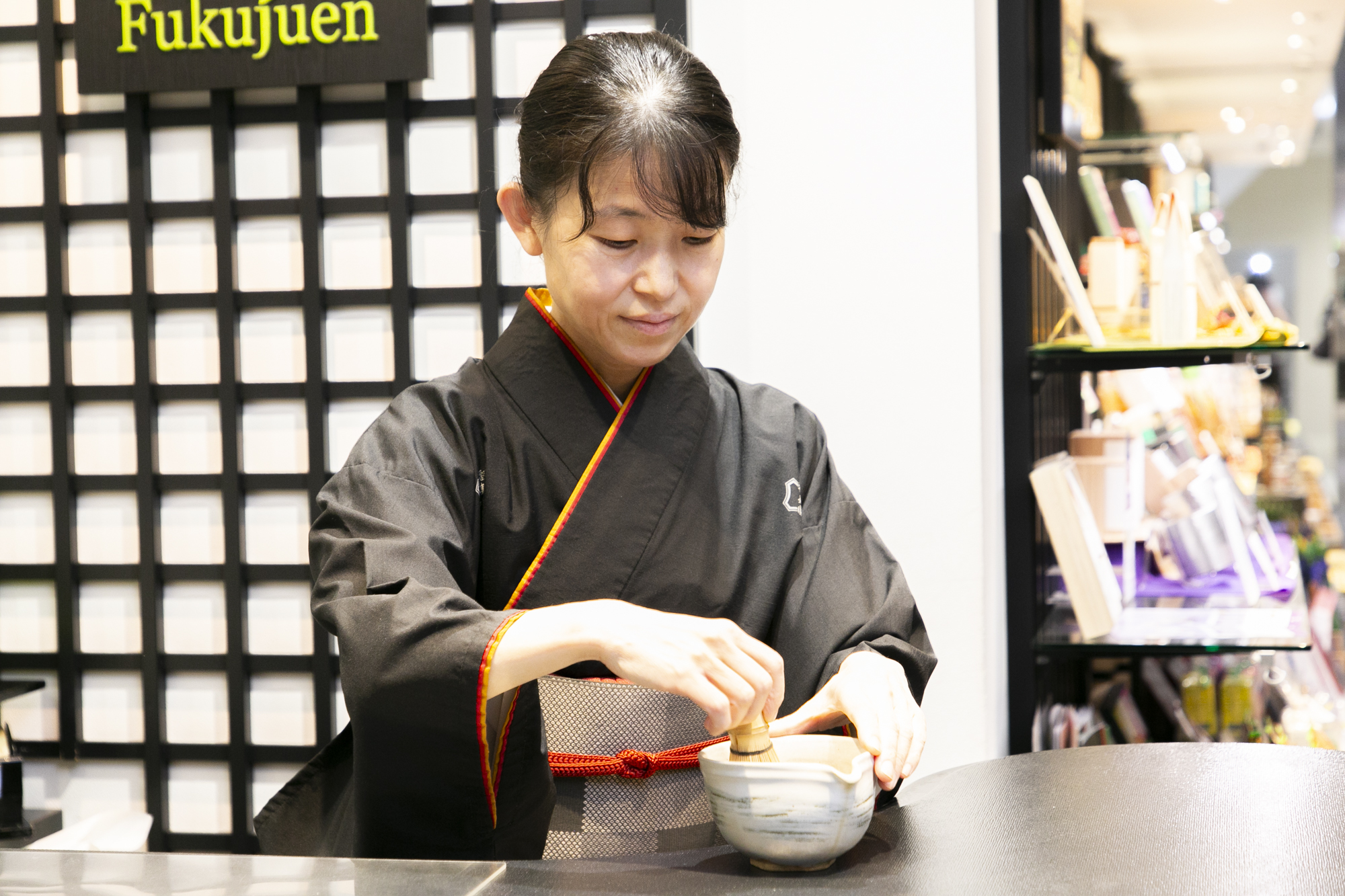 お茶の道で培ったおもてなしの心でお客様をお迎えし、お茶の魅力をお伝えしたい