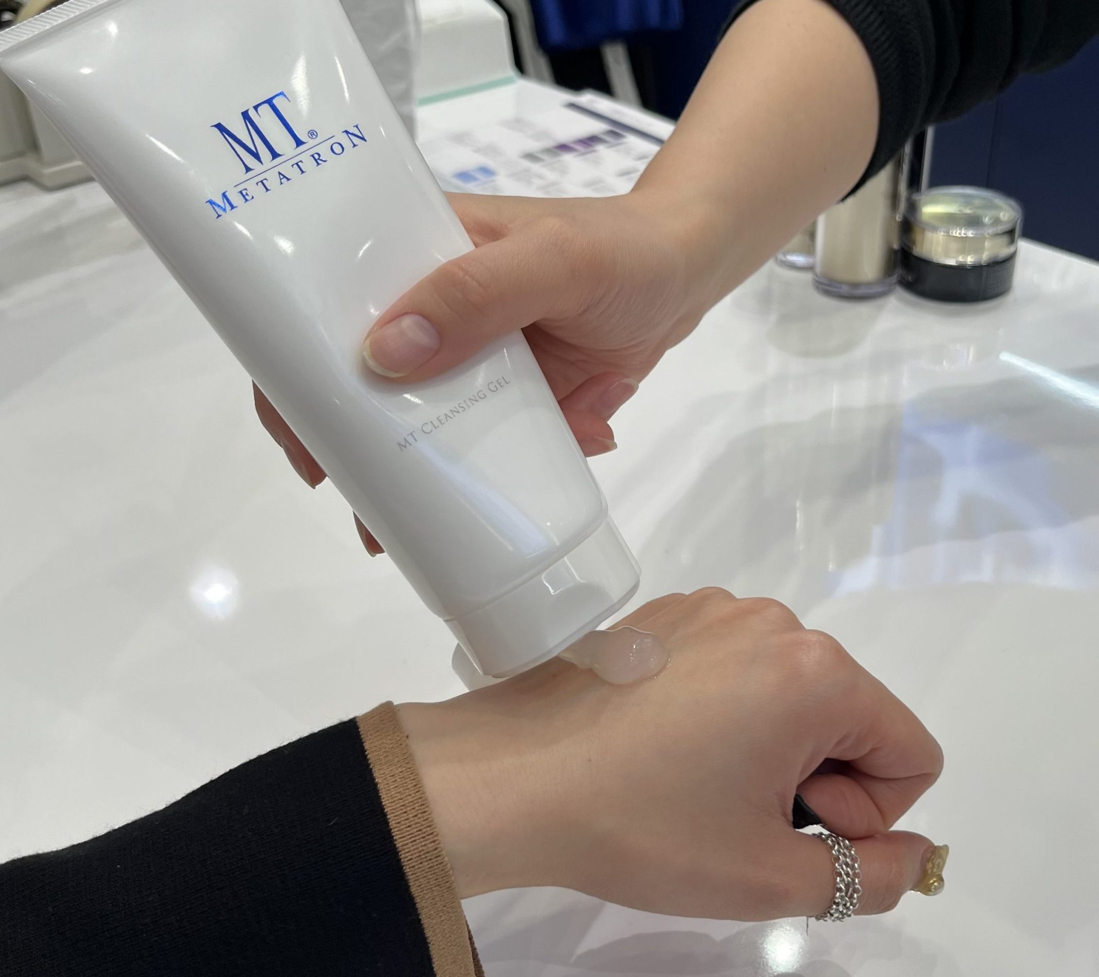 潜入！】化粧品社員が知りたい！あのブランドのこと。＜MT